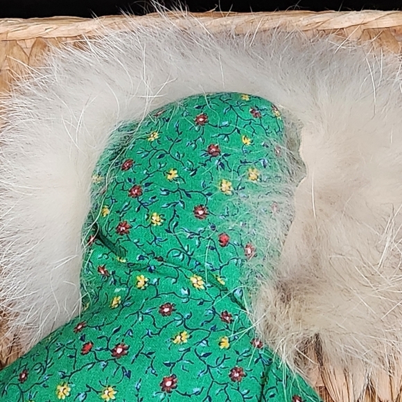 AUTHENTIC VINTAGE ALASKAN INUIT MAN & WOMAN HANDCRAFTED  DOLLS W/REAL FUR  12" - Picture 9 of 12